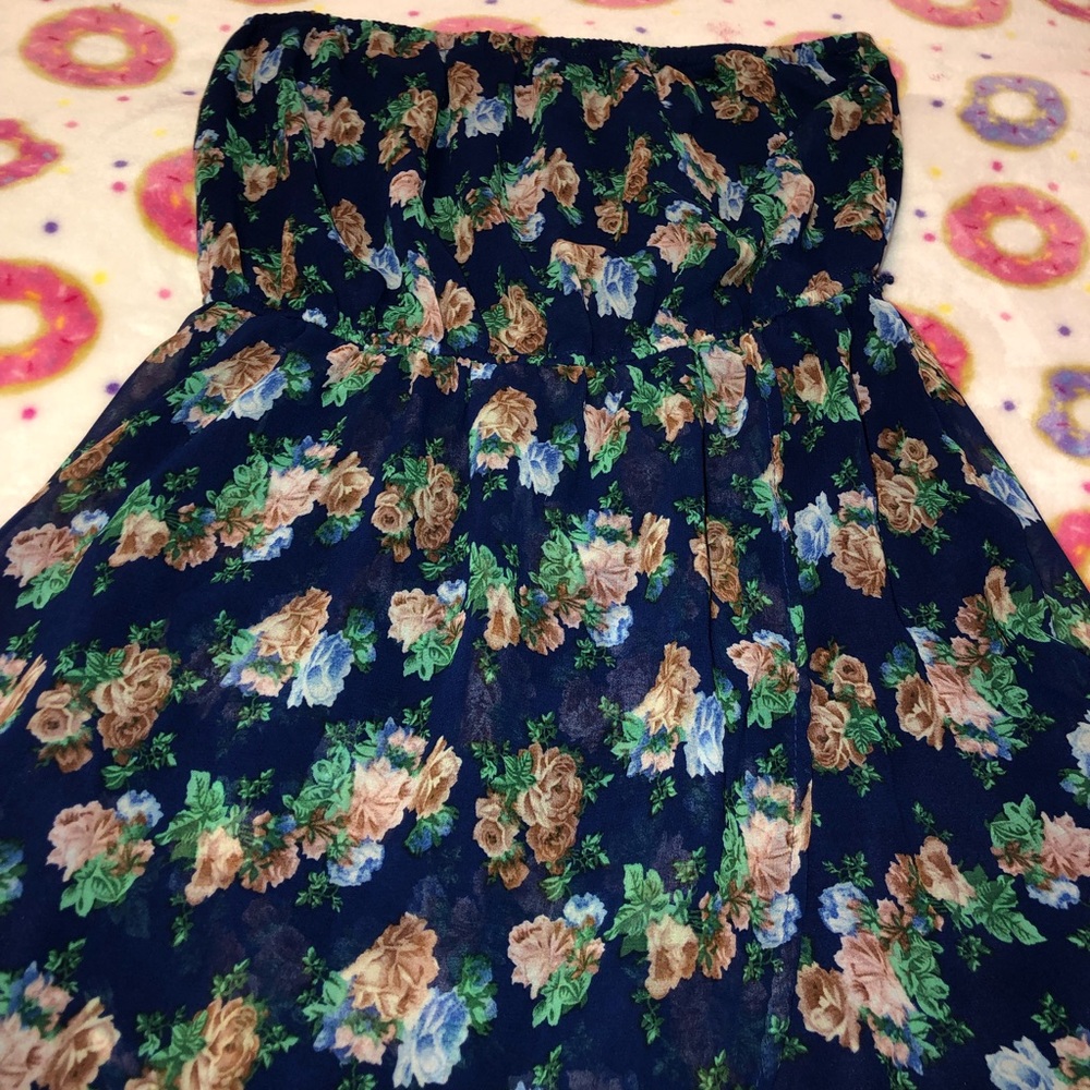 sleeveless dress